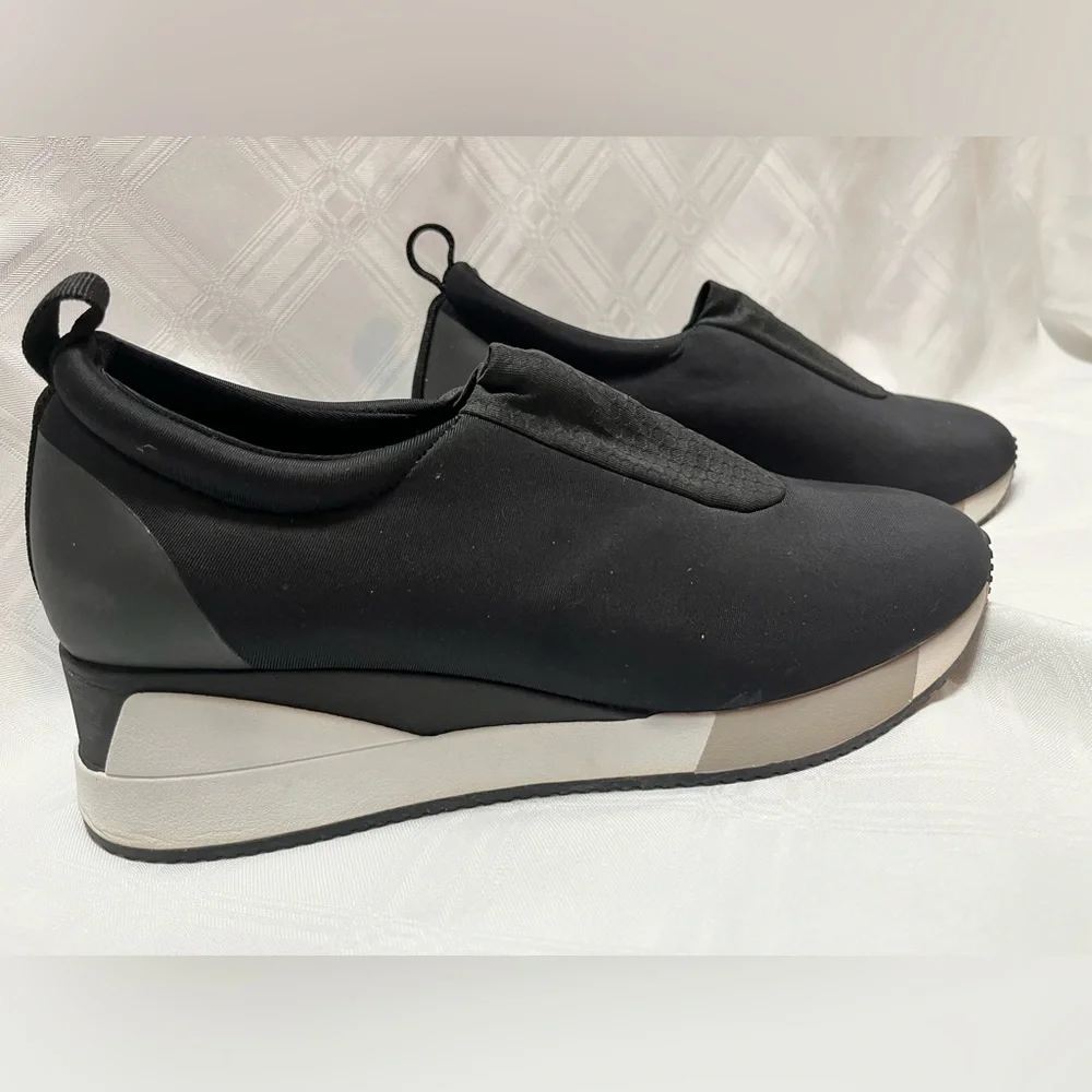 9.5 Alfani Walking Shoe - Picture 2 of 9